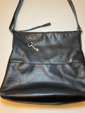 Fossil Black Leather Crossbody Shoulder Bag with Key Charm 12 x 9.75 x 4